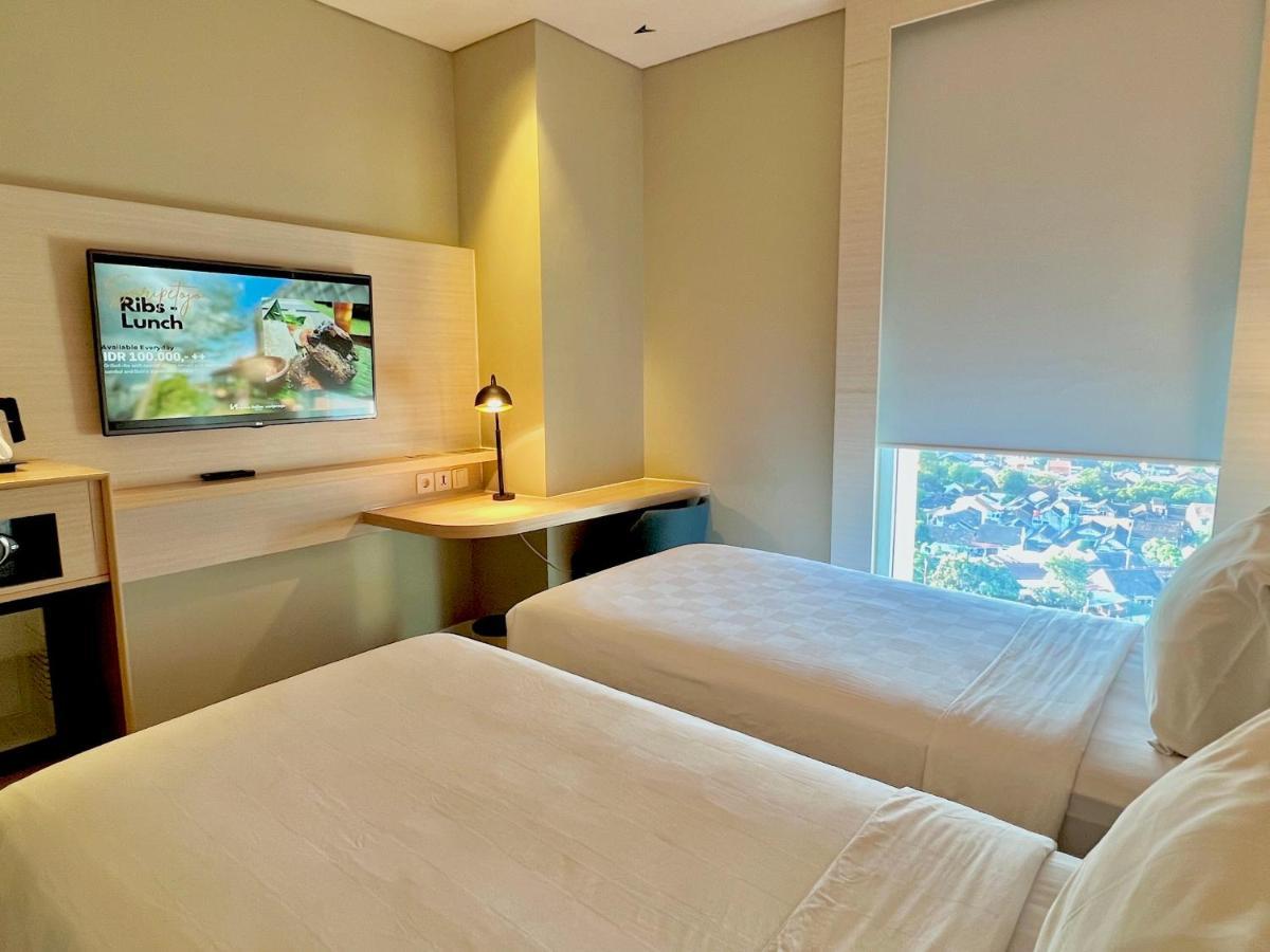 Swiss-Belinn Saripetojo Solo Ngoại thất bức ảnh