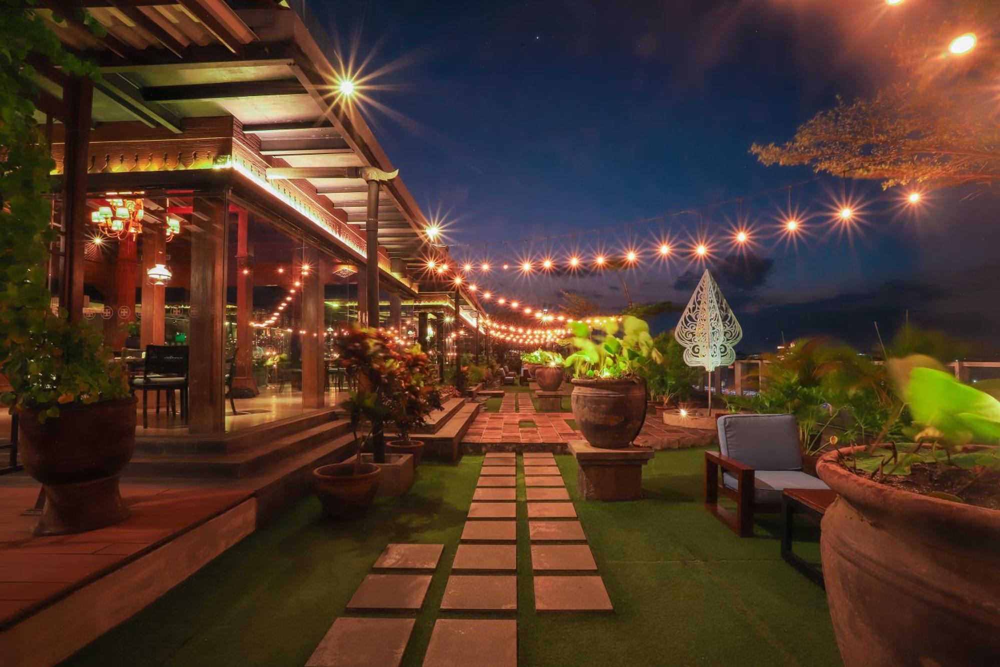 Swiss-Belinn Saripetojo Solo Ngoại thất bức ảnh