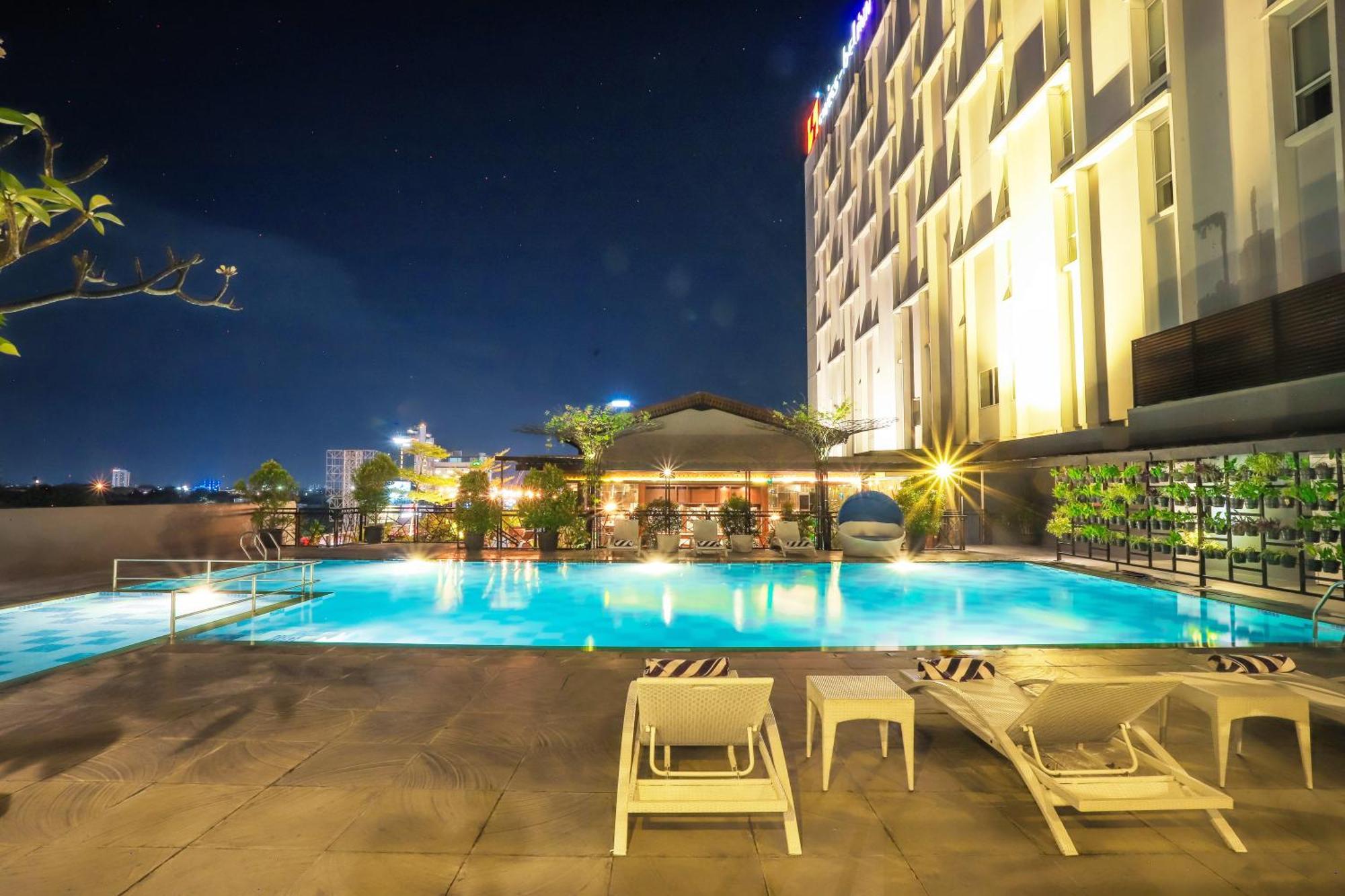 Swiss-Belinn Saripetojo Solo Ngoại thất bức ảnh