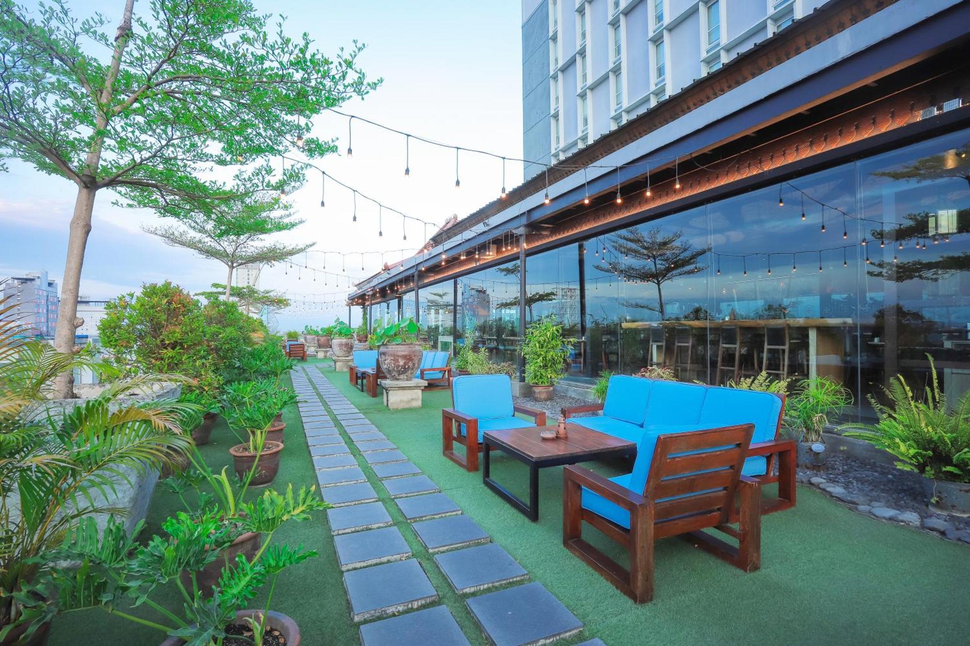 Swiss-Belinn Saripetojo Solo Ngoại thất bức ảnh