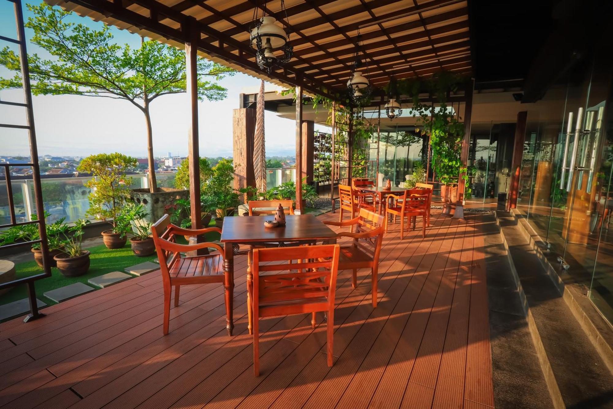 Swiss-Belinn Saripetojo Solo Ngoại thất bức ảnh