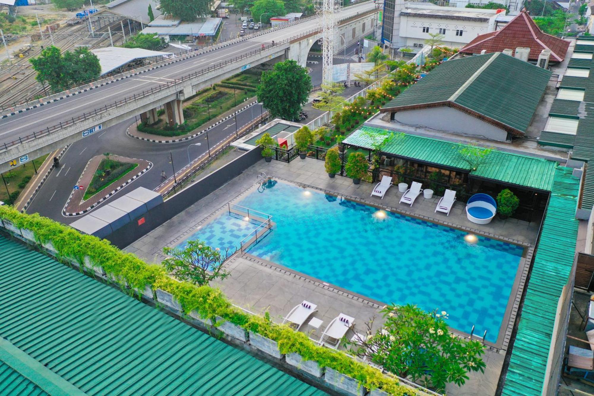 Swiss-Belinn Saripetojo Solo Ngoại thất bức ảnh