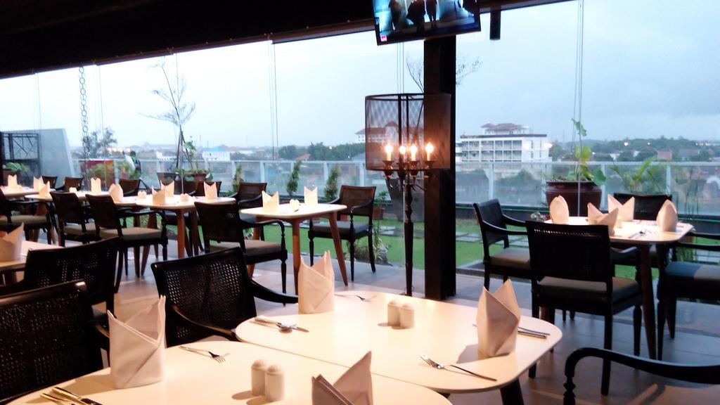 Swiss-Belinn Saripetojo Solo Ngoại thất bức ảnh