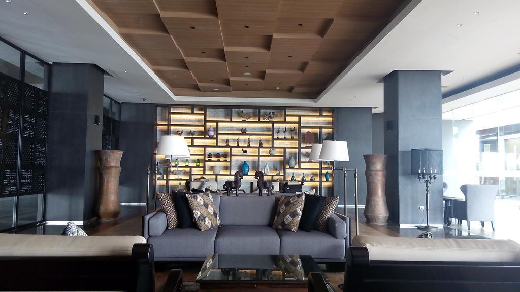Swiss-Belinn Saripetojo Solo Ngoại thất bức ảnh