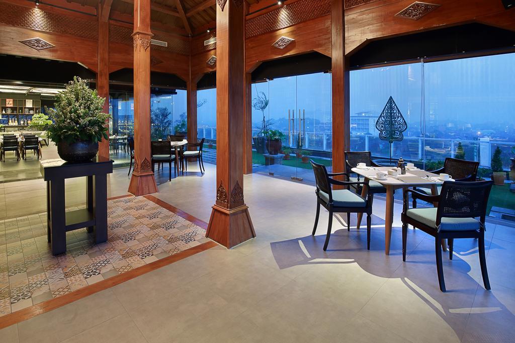 Swiss-Belinn Saripetojo Solo Ngoại thất bức ảnh